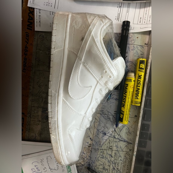 OG Pigeon Staple x Nike Dunk Low Resin Statue - Picture 2 of 6